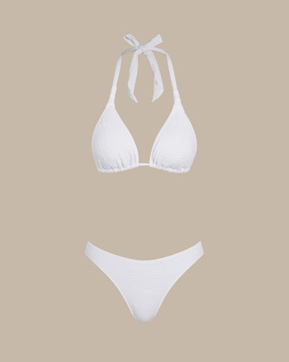 Conjunto de biquíni branco texturizado com top cortininha triangular de amarração no pescoço