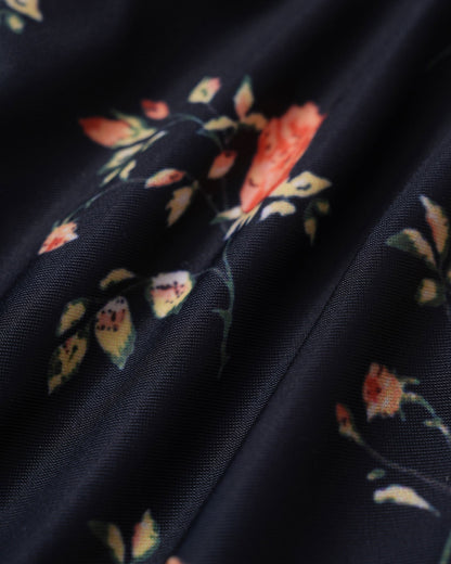 Conjunto de biquíni com aro e estampa floral azul-marinho