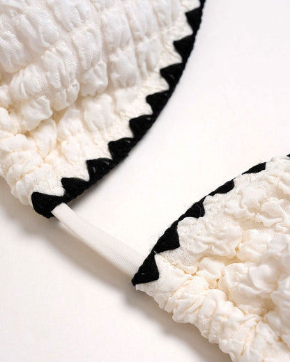 Conjunto de biquíni cortininha branco com detalhe contrastante