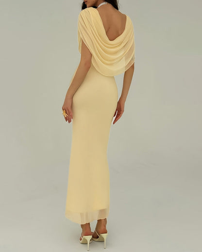 Vestido longo amarelo com decote drapeado e sem mangas