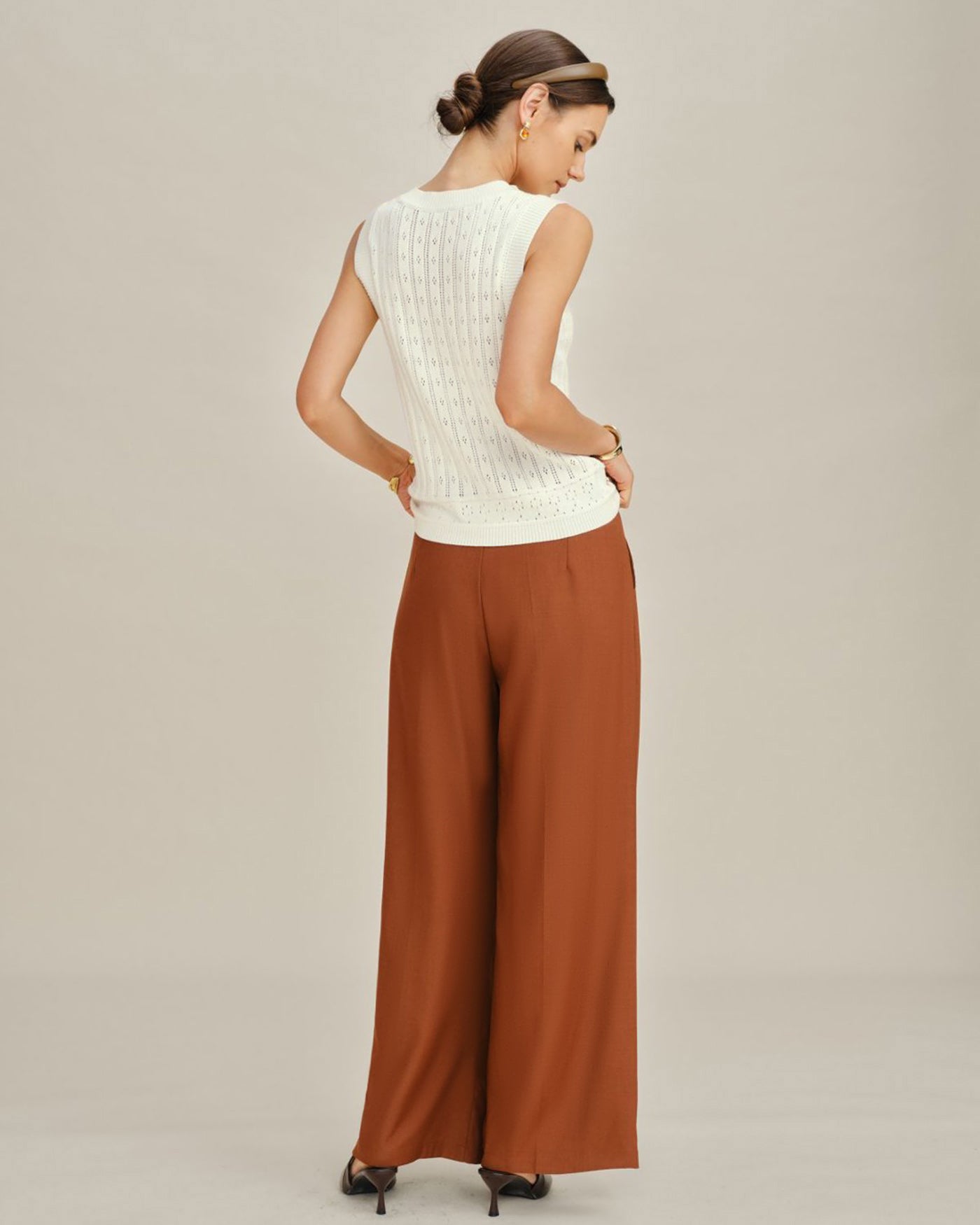 Cardigan de tricô branco com abotoamento simples