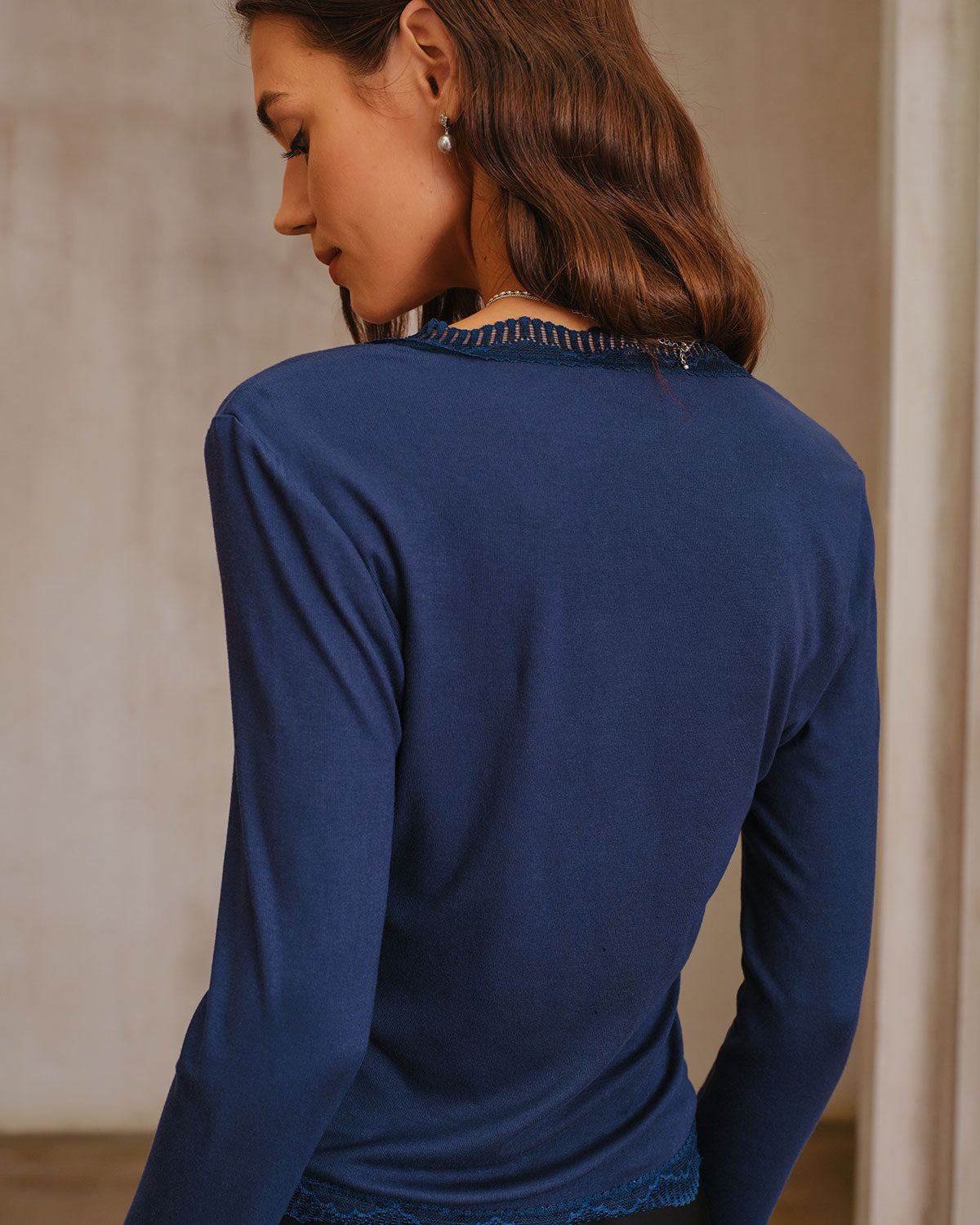 Camiseta com decote quadrado e mangas sino — Marinho