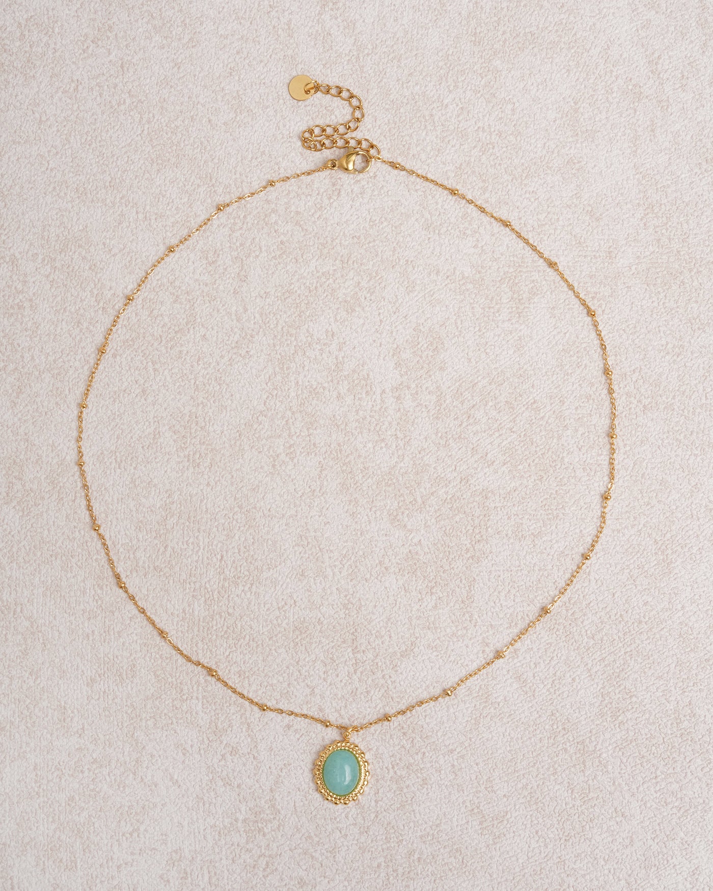 Colar com pingente em aço inoxidável dourado