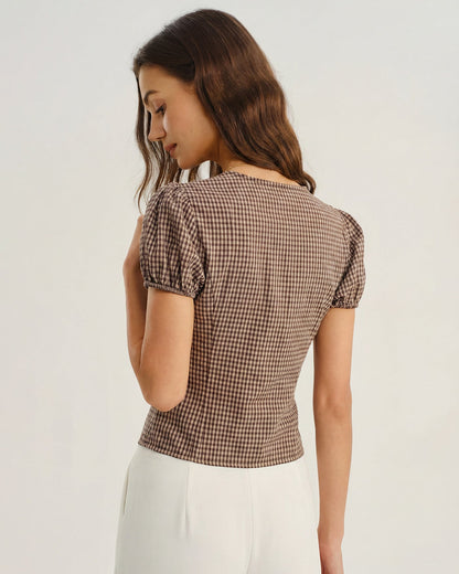 Blusa xadrez marrom com decote em V e mangas bufantes