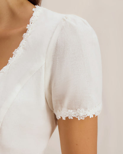 Blusa de renda com decote quadrado e botões — Branco