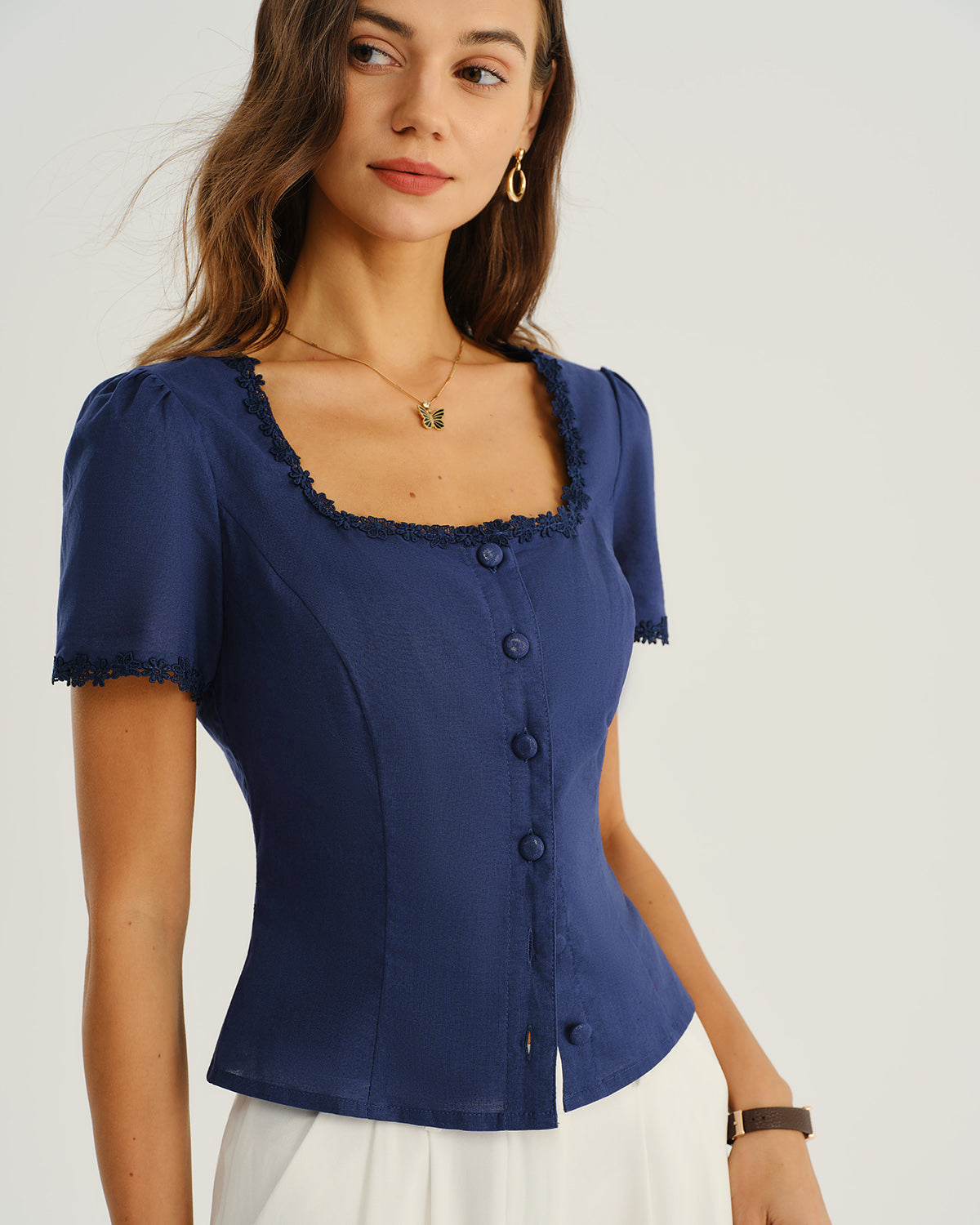 Blusa Azul Marinho com Decote Quadrado e Botões