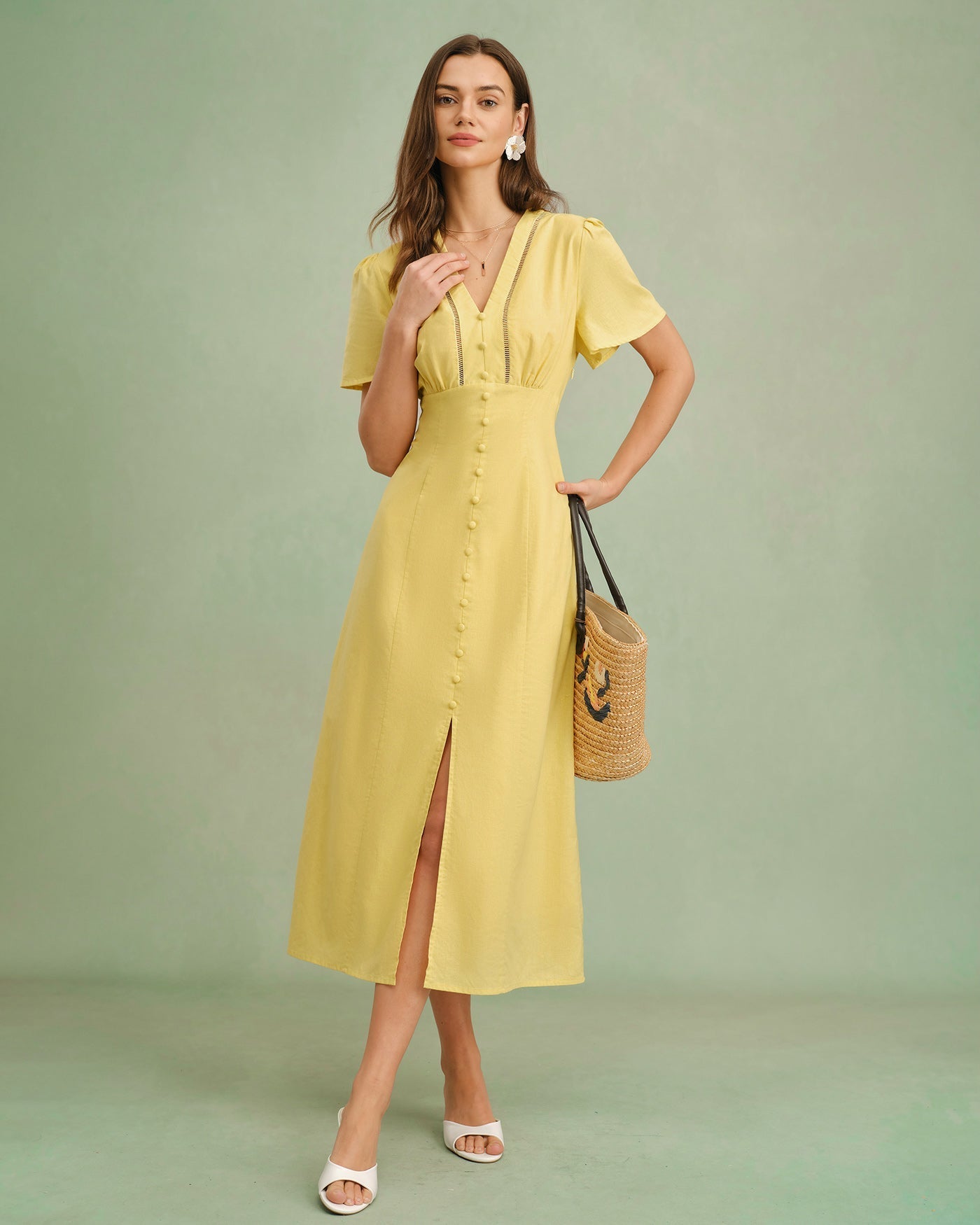 Vestido midi amarelo com decote em V e botões frontais
