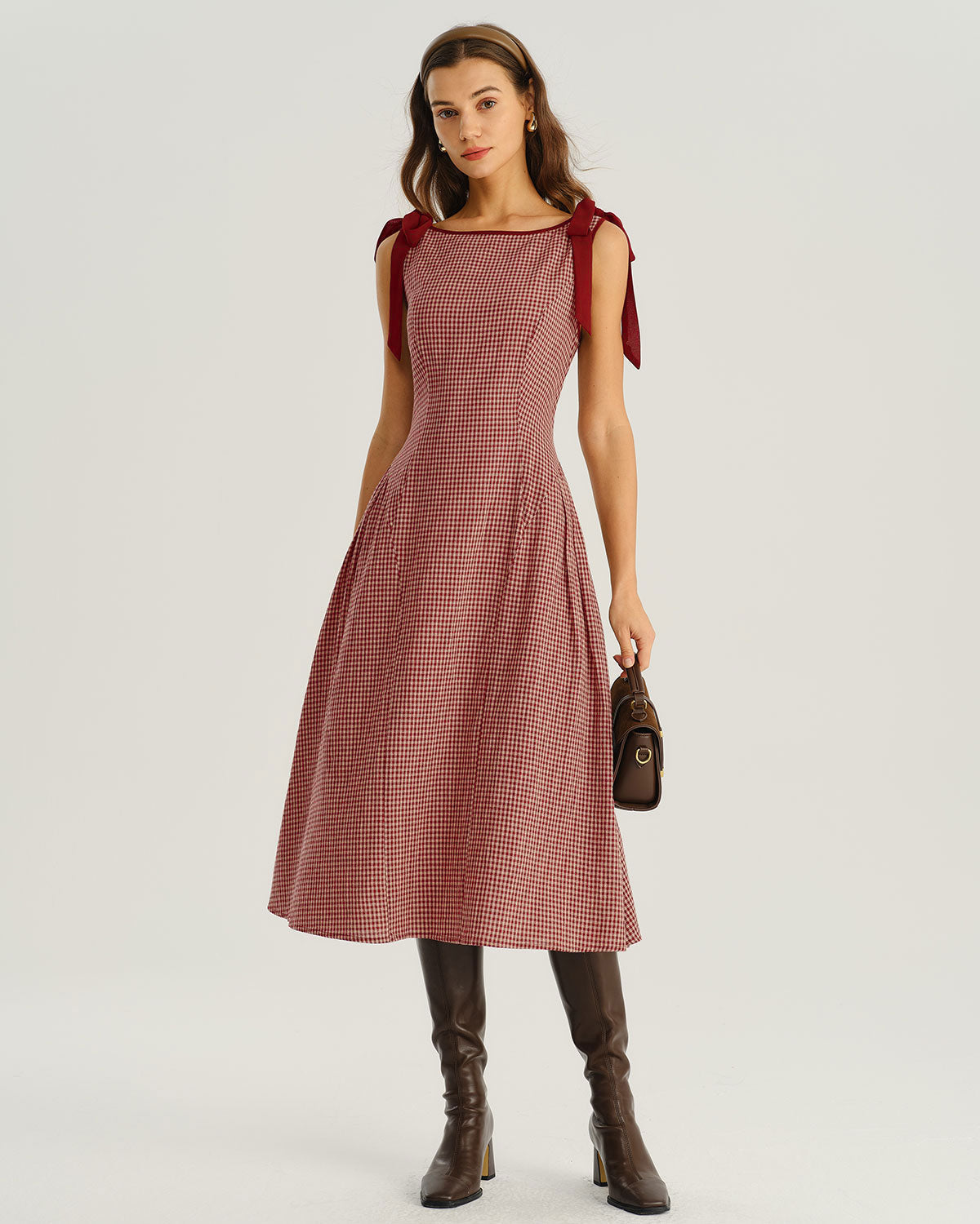 Vestido midi evasê em xadrez vichy vermelho com alças de amarrar