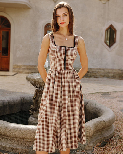 Vestido midi xadrez marrom sem mangas