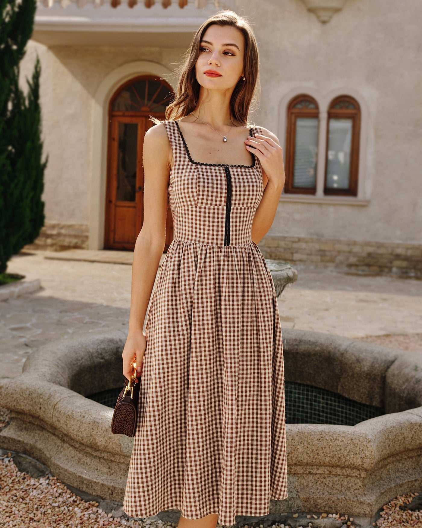 Vestido midi xadrez marrom sem mangas