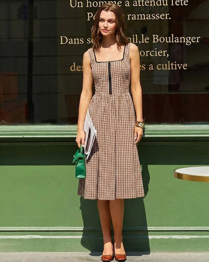 Vestido midi xadrez marrom sem mangas
