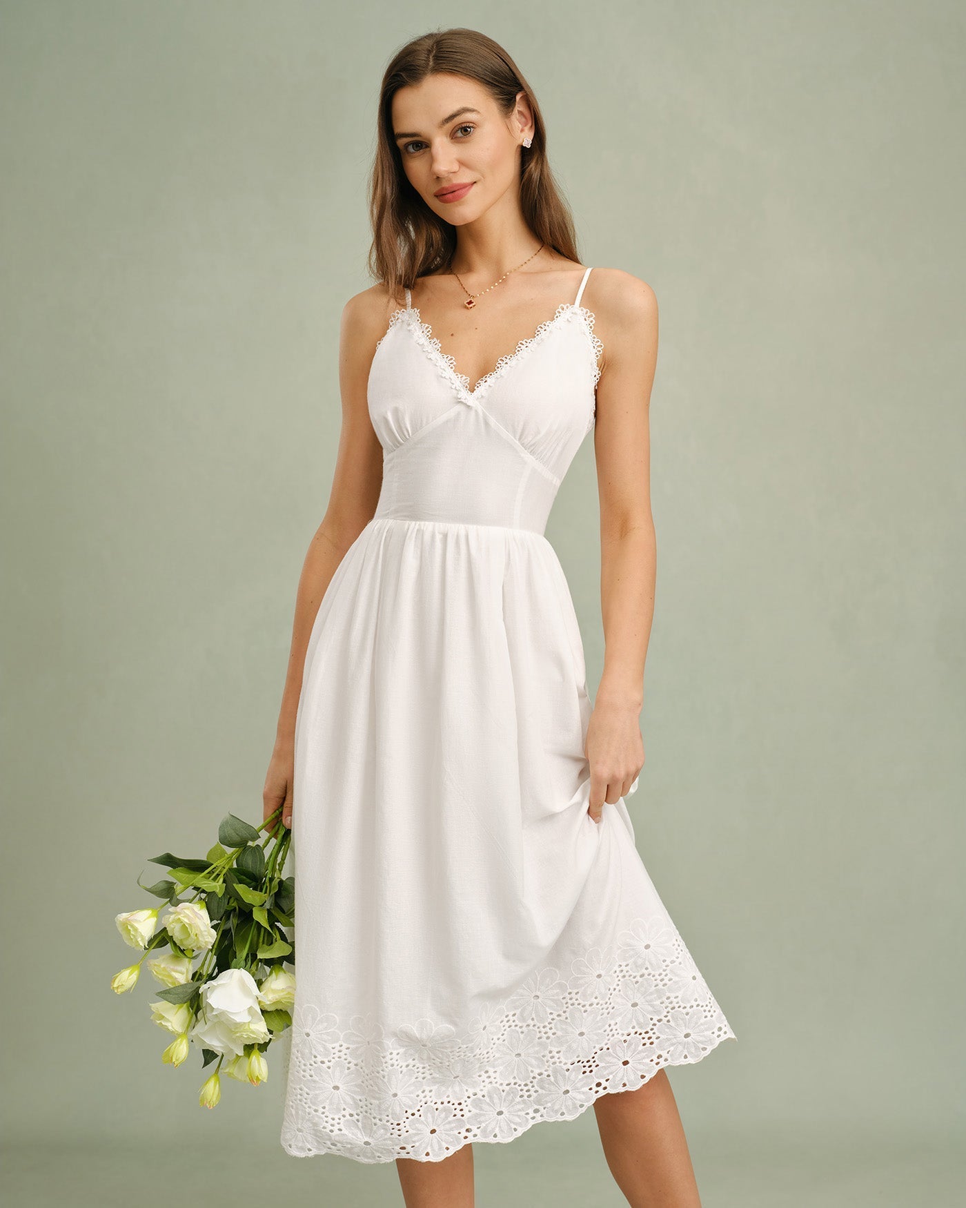 Vestido Slip Midi de Renda Branco com Alças Cruzadas em X