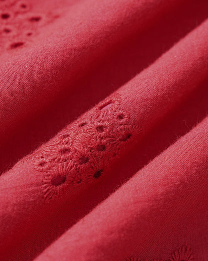 Vestido midi vermelho com bordado e decote em V