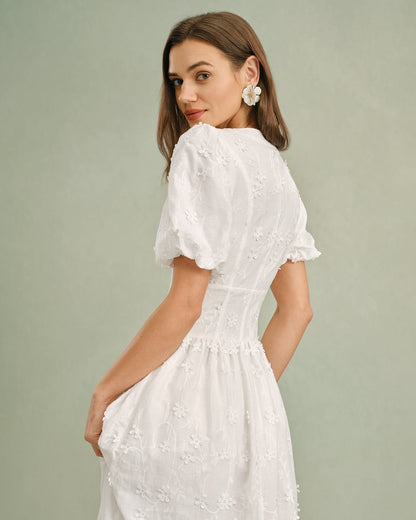 Vestido midi floral branco com decote redondo
