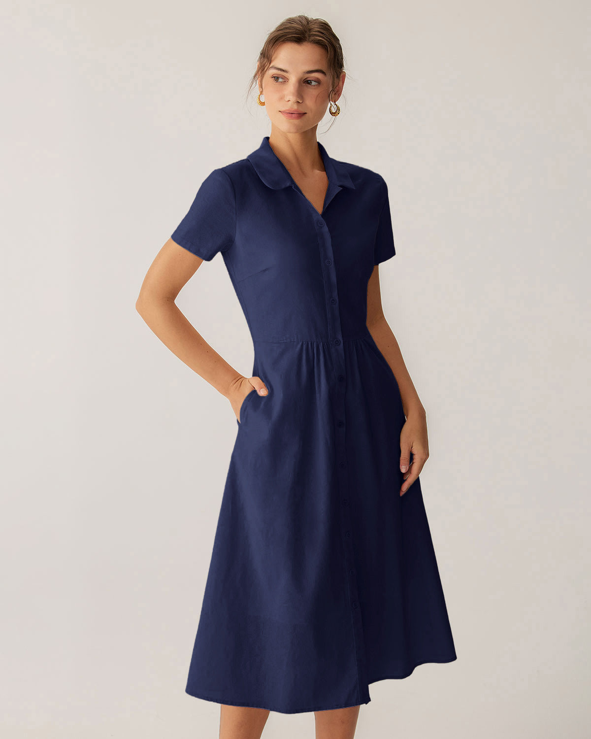 Vestido midi azul marinho com bolso e manga curta