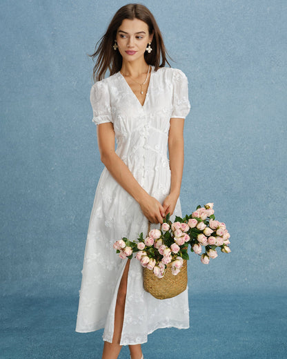 Vestido midi branco com mangas bufantes e bordados