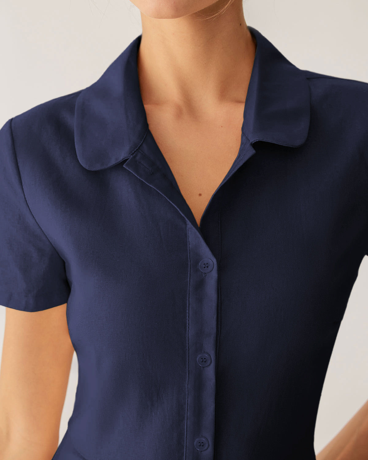 Vestido midi azul marinho com bolso e manga curta