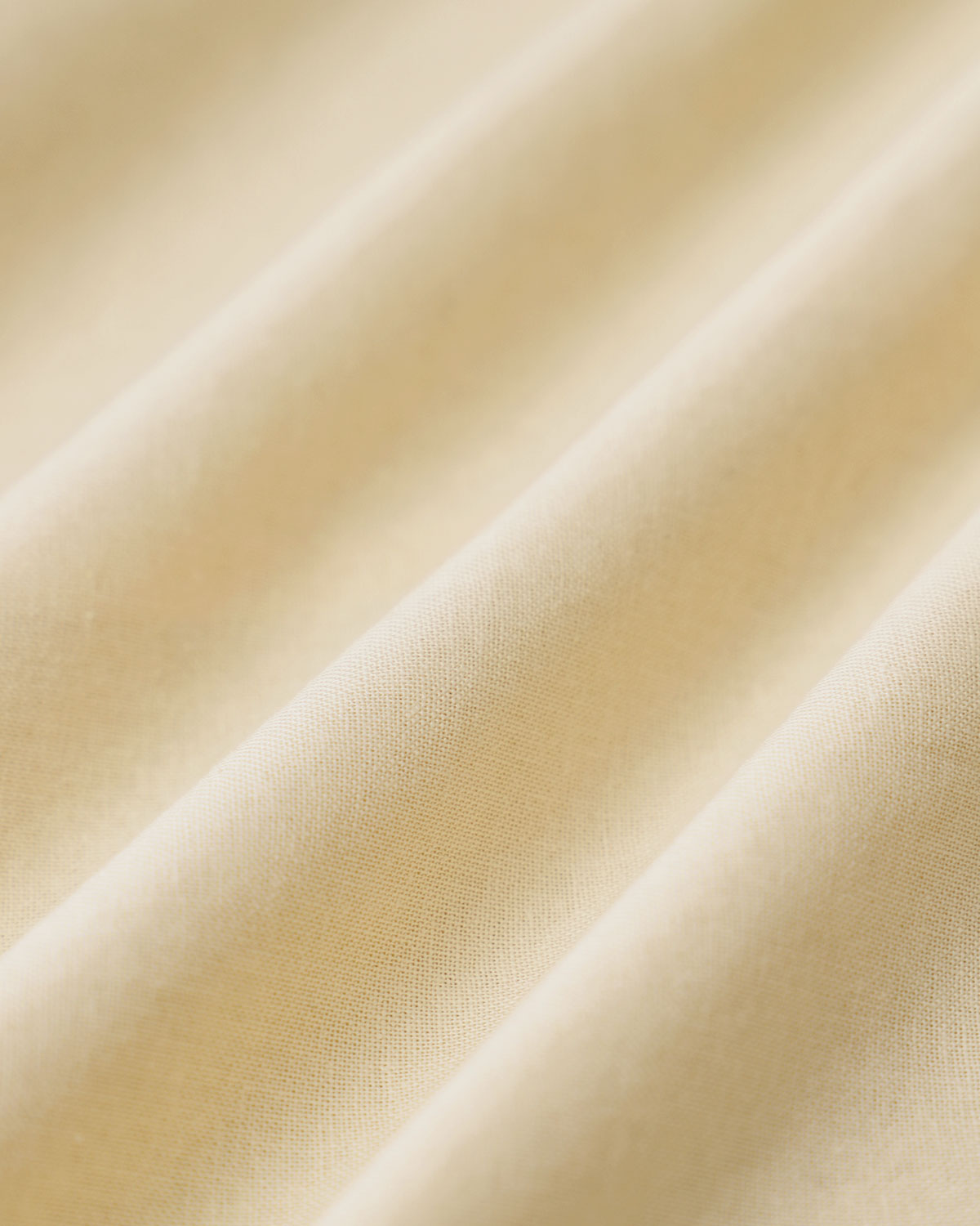 Vestido midi amarelo com botões e mangas curtas
