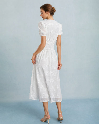 Vestido midi branco com mangas bufantes e bordados