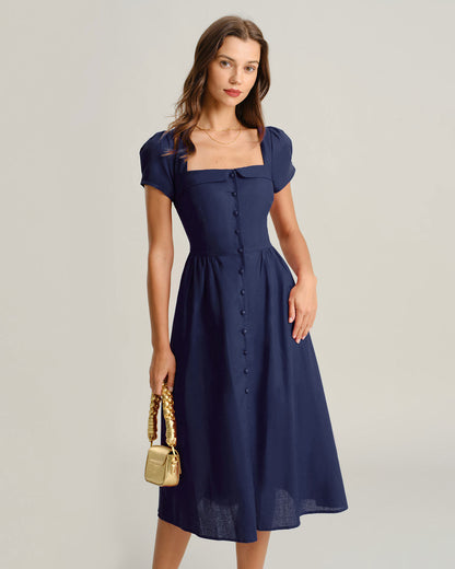 Vestido midi evasê marinho com decote quadrado e mangas curtas