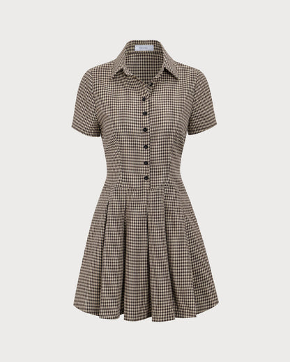 Mini vestido plissado xadrez marrom com lapela