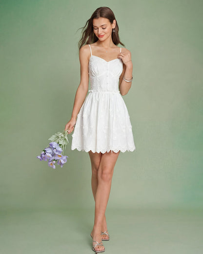 Minivestido slip branco com bordado floral