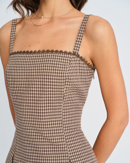 Mini-vestido slip xadrez marrom com franzidos