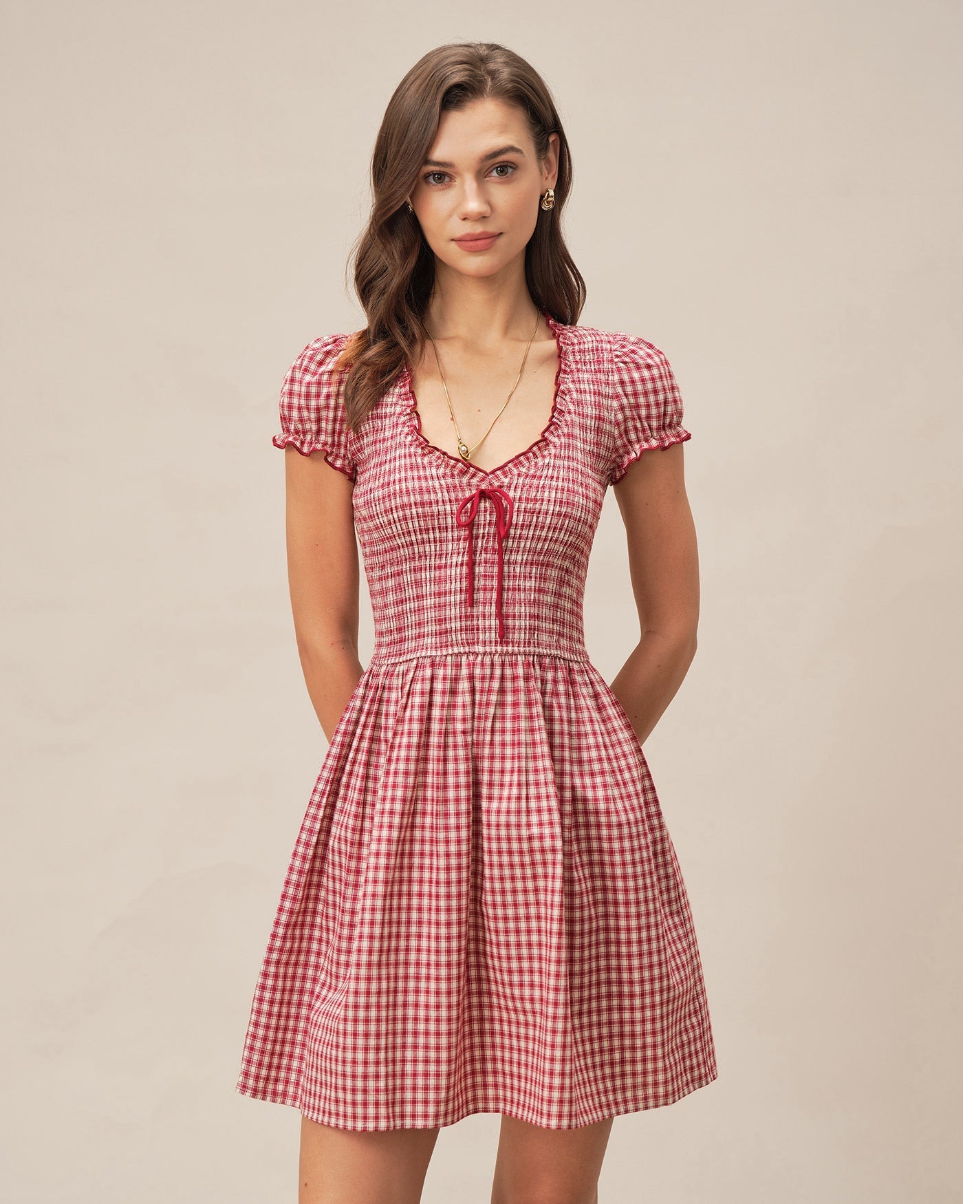 Vestido curto xadrez com decote em V — Vermelho