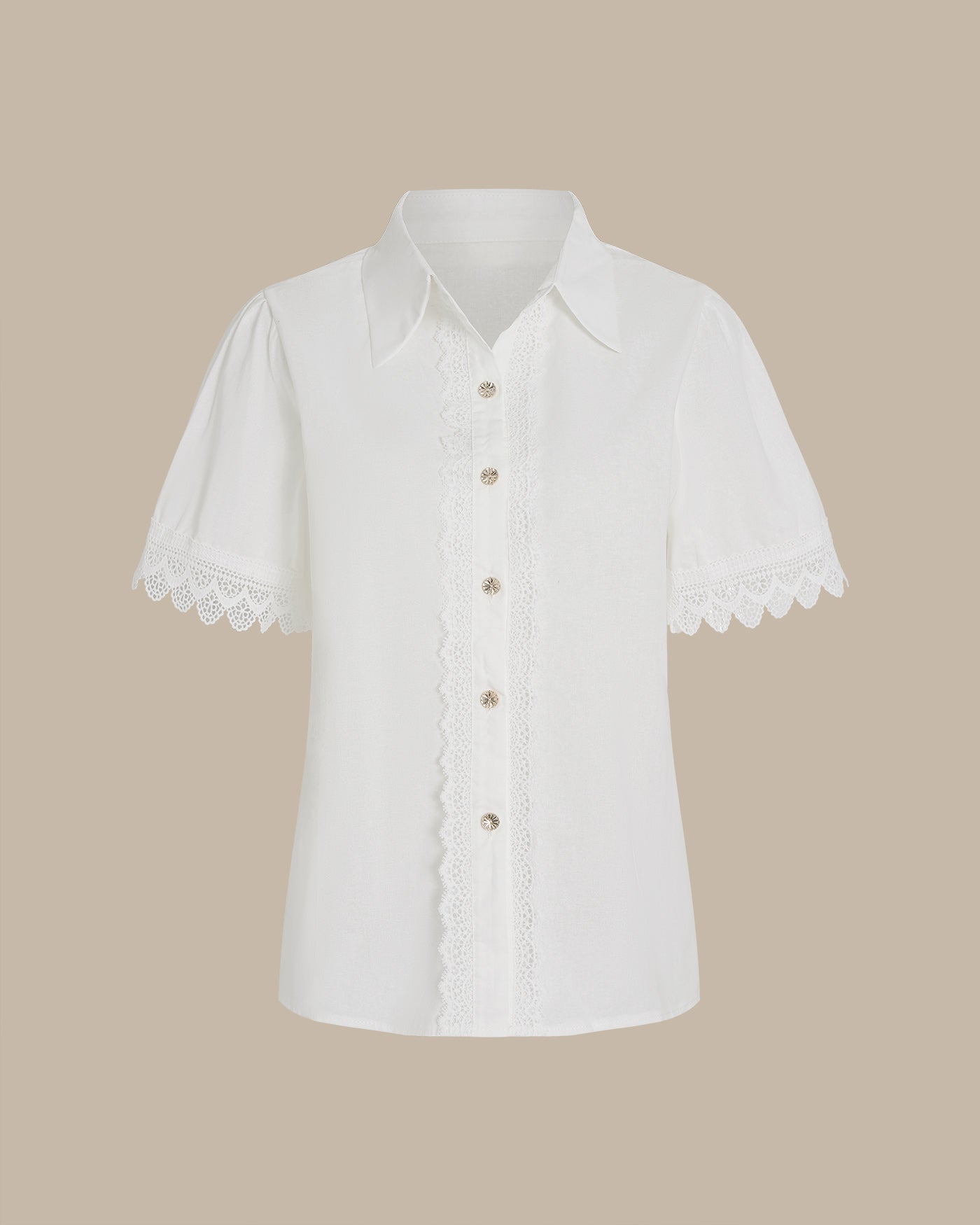 Camisa com gola branca, recortes e botões