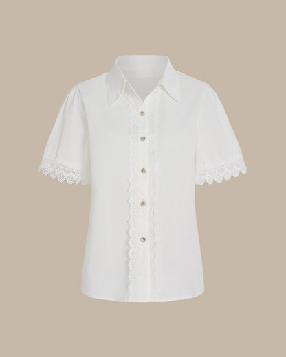 Camisa com gola branca, recortes e botões