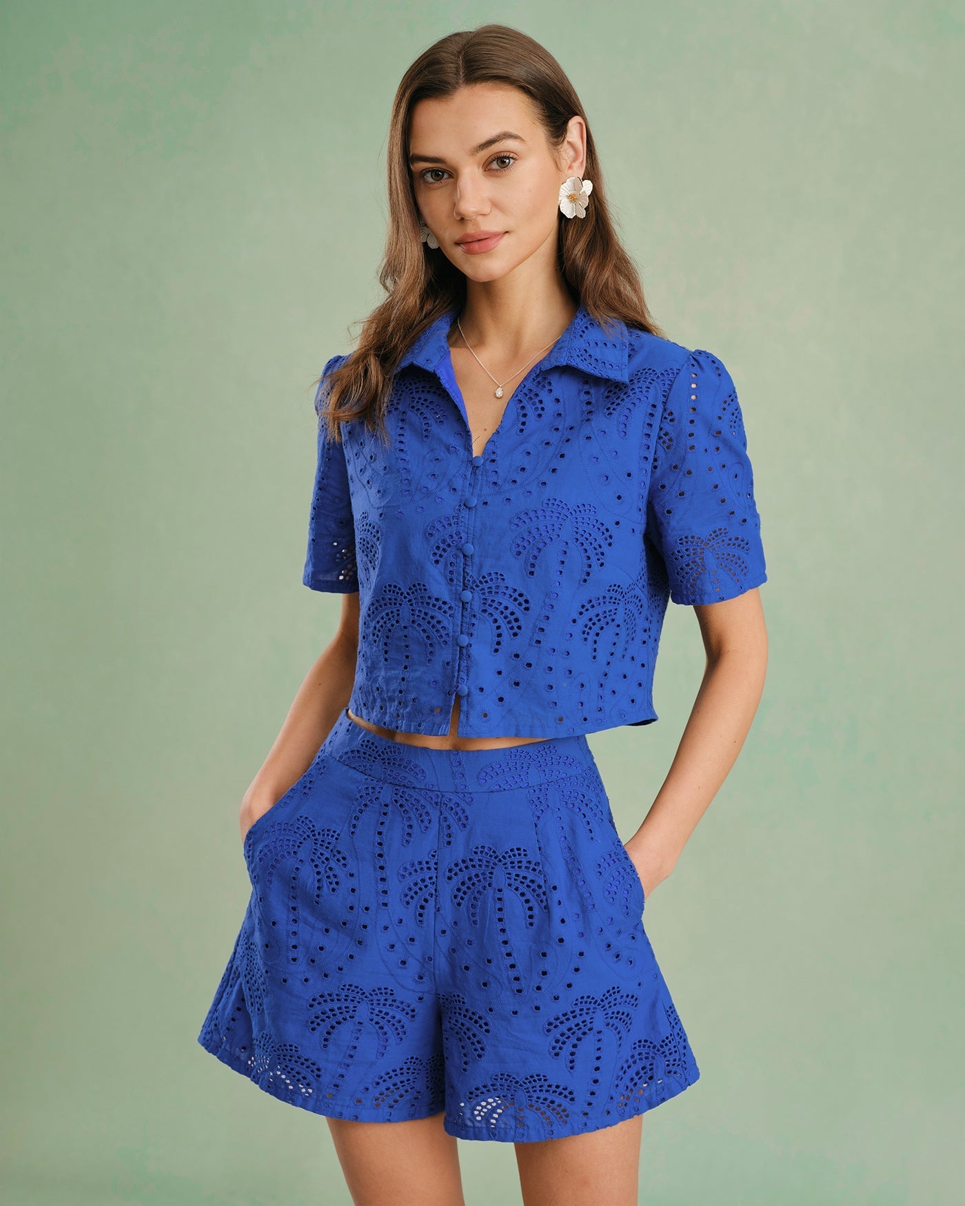 Shorts de Algodão com Bordado Azul