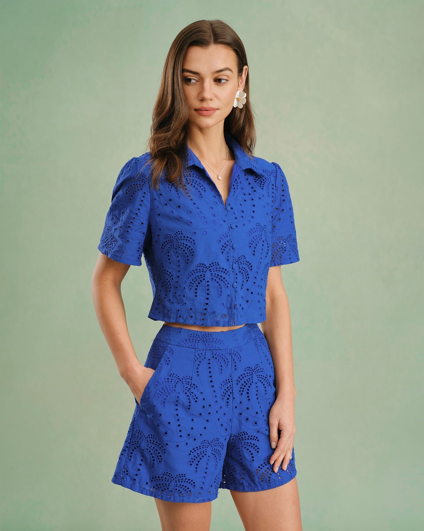 Shorts de Algodão com Bordado Azul