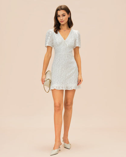 Mini vestido jacquard branco com decote em V