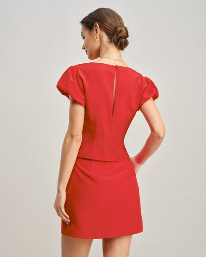 Blusa vermelha com decote em V e amarração
