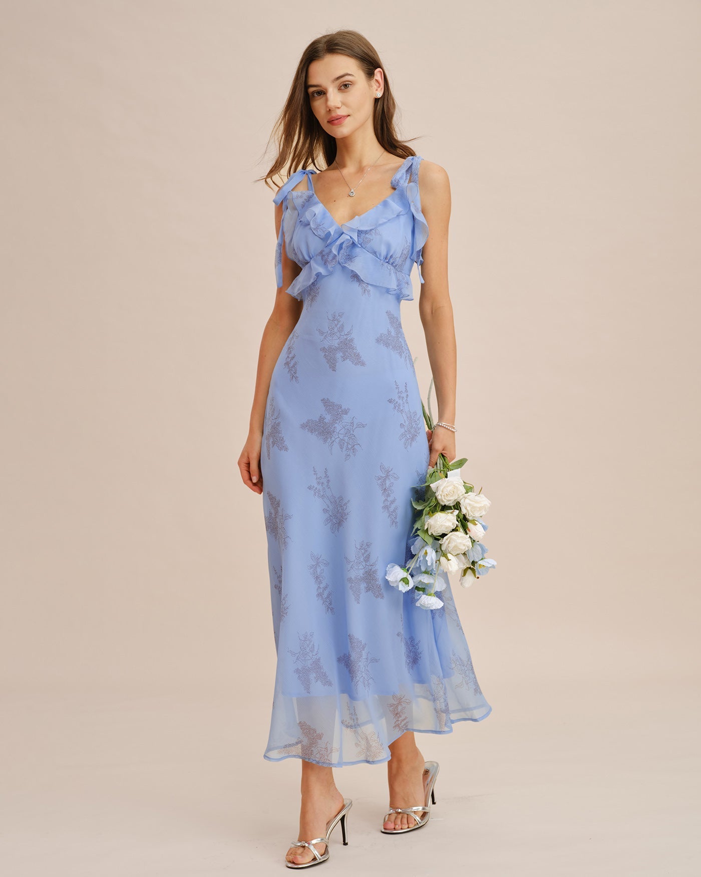 Vestido longo floral azul com babados e alças de amarrar