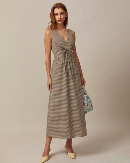 Vestido longo xadrez com decote em V — marrom