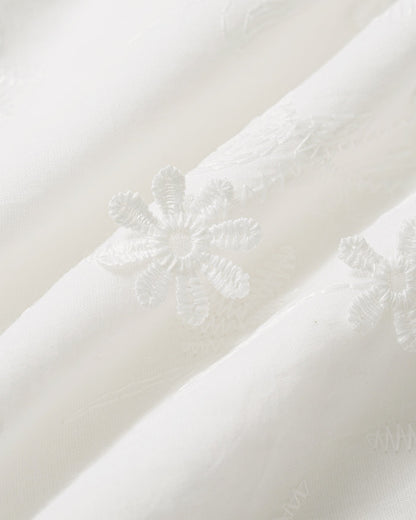 Vestido longo branco em renda floral com decote quadrado