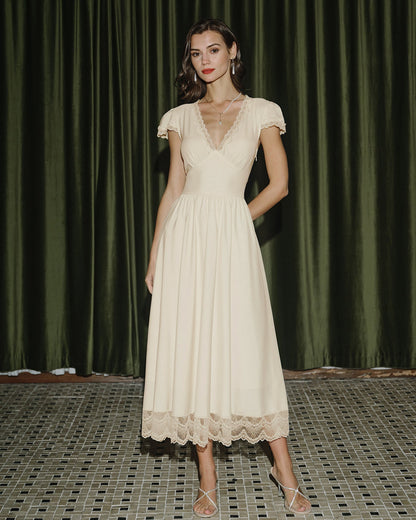 Vestido longo em renda com decote em V — Damasco