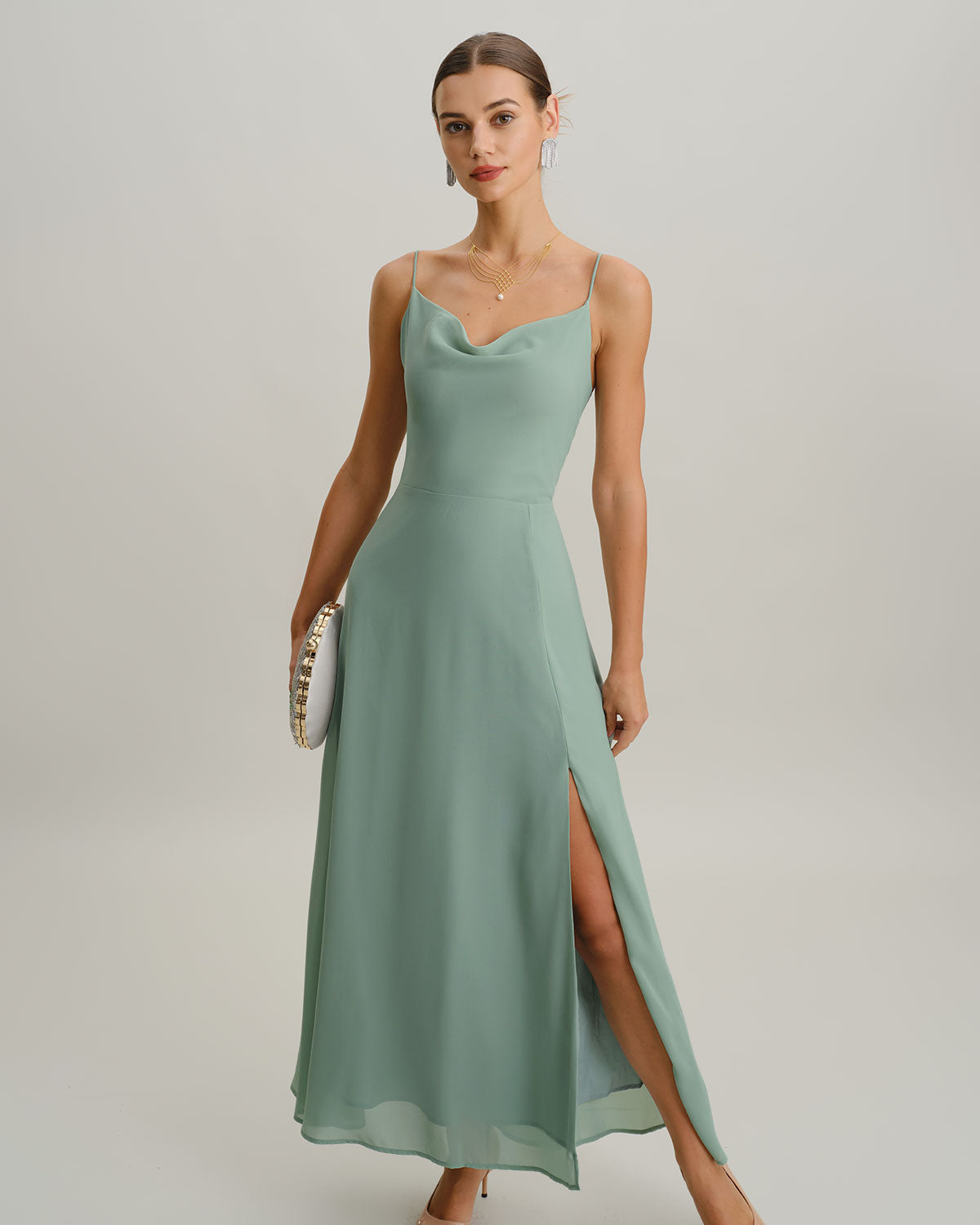 Vestido longo slip verde com corte A e costas à mostra