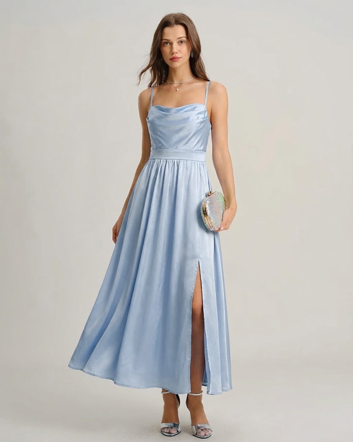 Vestido longo slip de cetim azul com franzidos