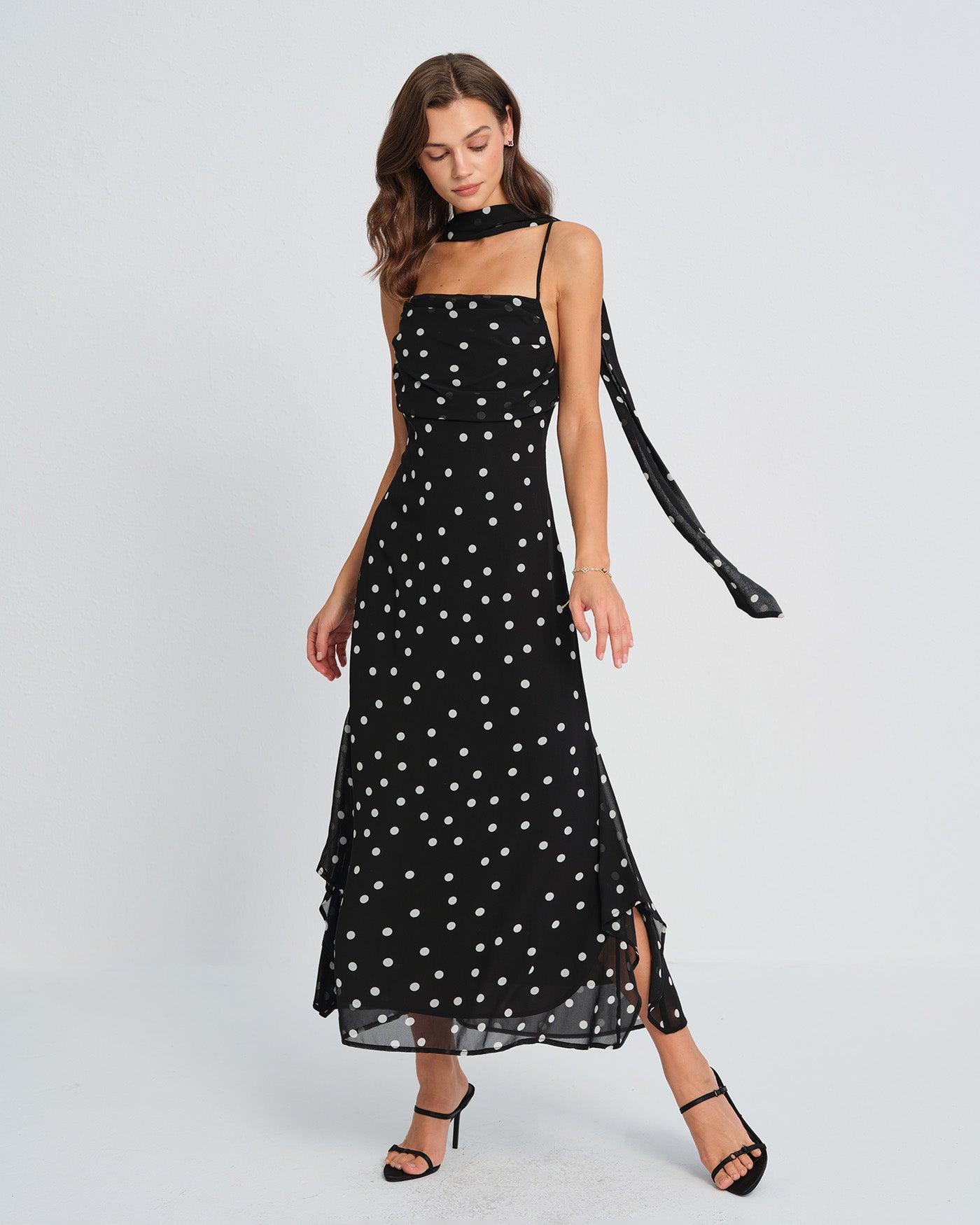 Vestido slip longo em poá preto