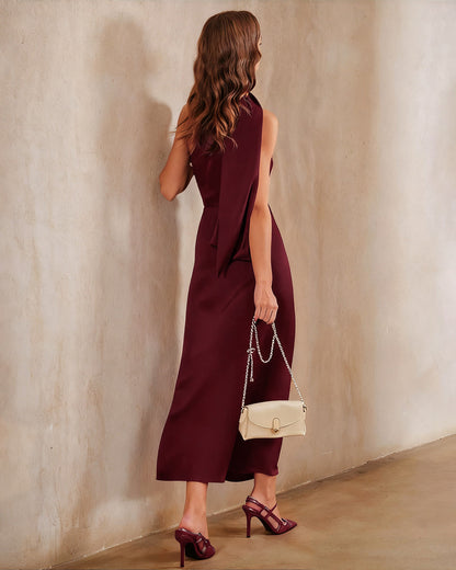 Vestido longo em cetim com ombro único — vinho