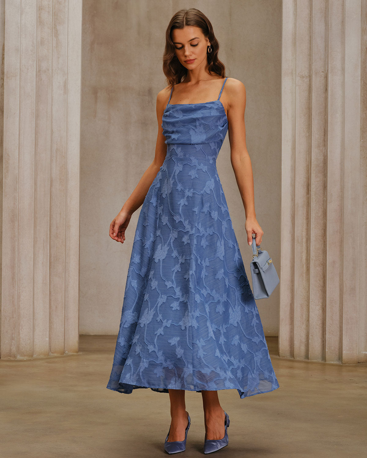 Vestido slip maxi em jacquard azul com franzidos