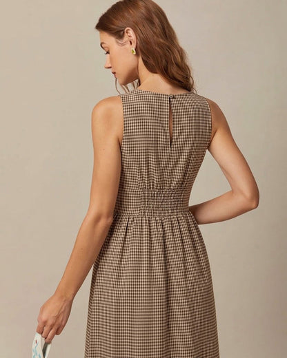 Vestido longo xadrez com decote em V — marrom