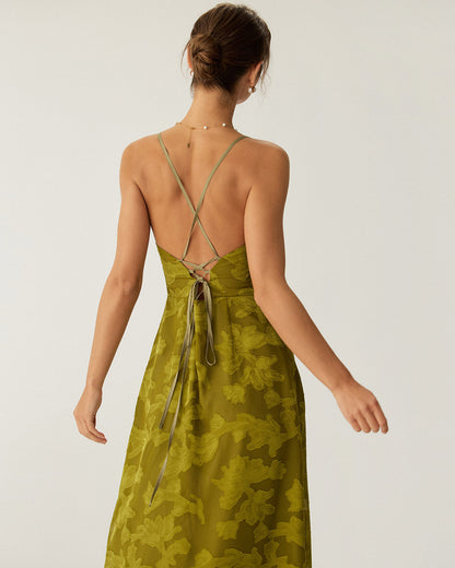Vestido slip longo floral verde com franzidos e costas à mostra