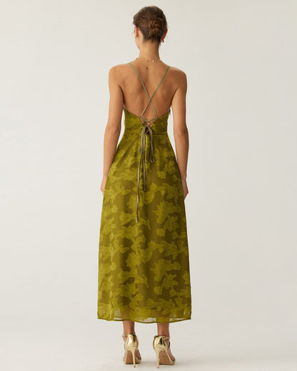 Vestido slip longo floral verde com franzidos e costas à mostra