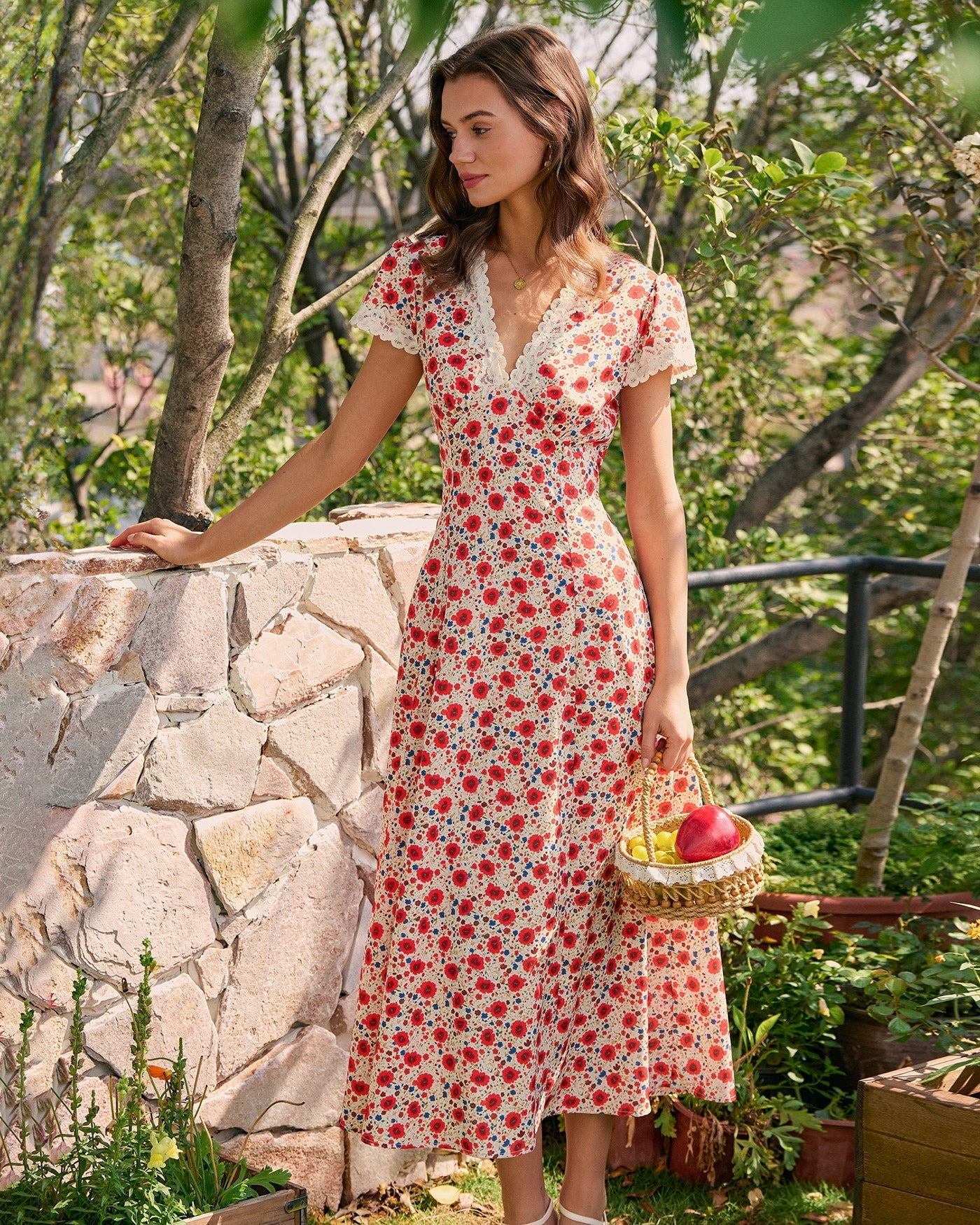 Vestido Longo Floral em Renda com Decote em V — Vermelho