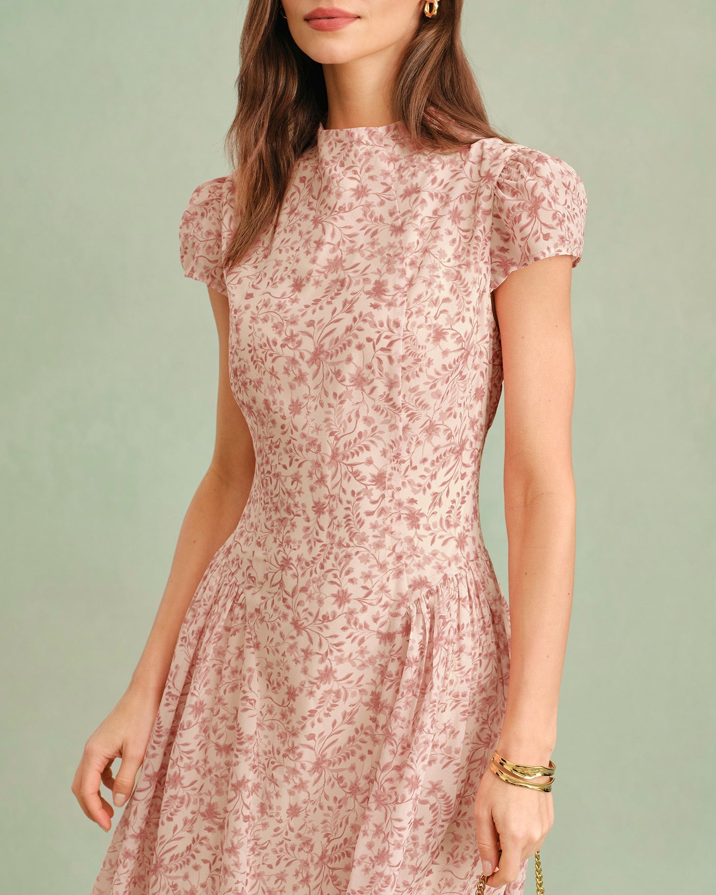 Vestido longo floral rosa com gola alta