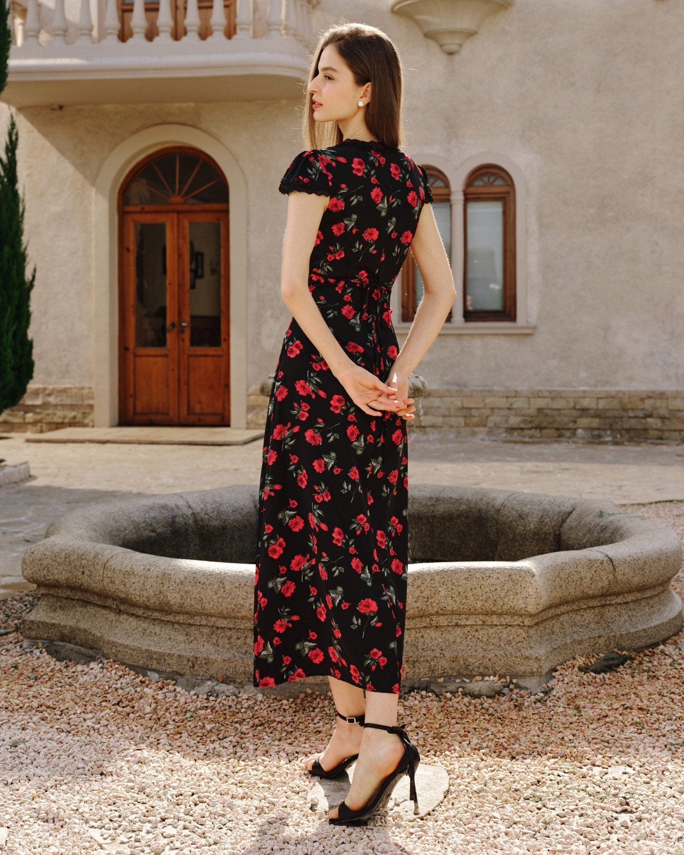Vestido Longo Floral Preto com Decote em V