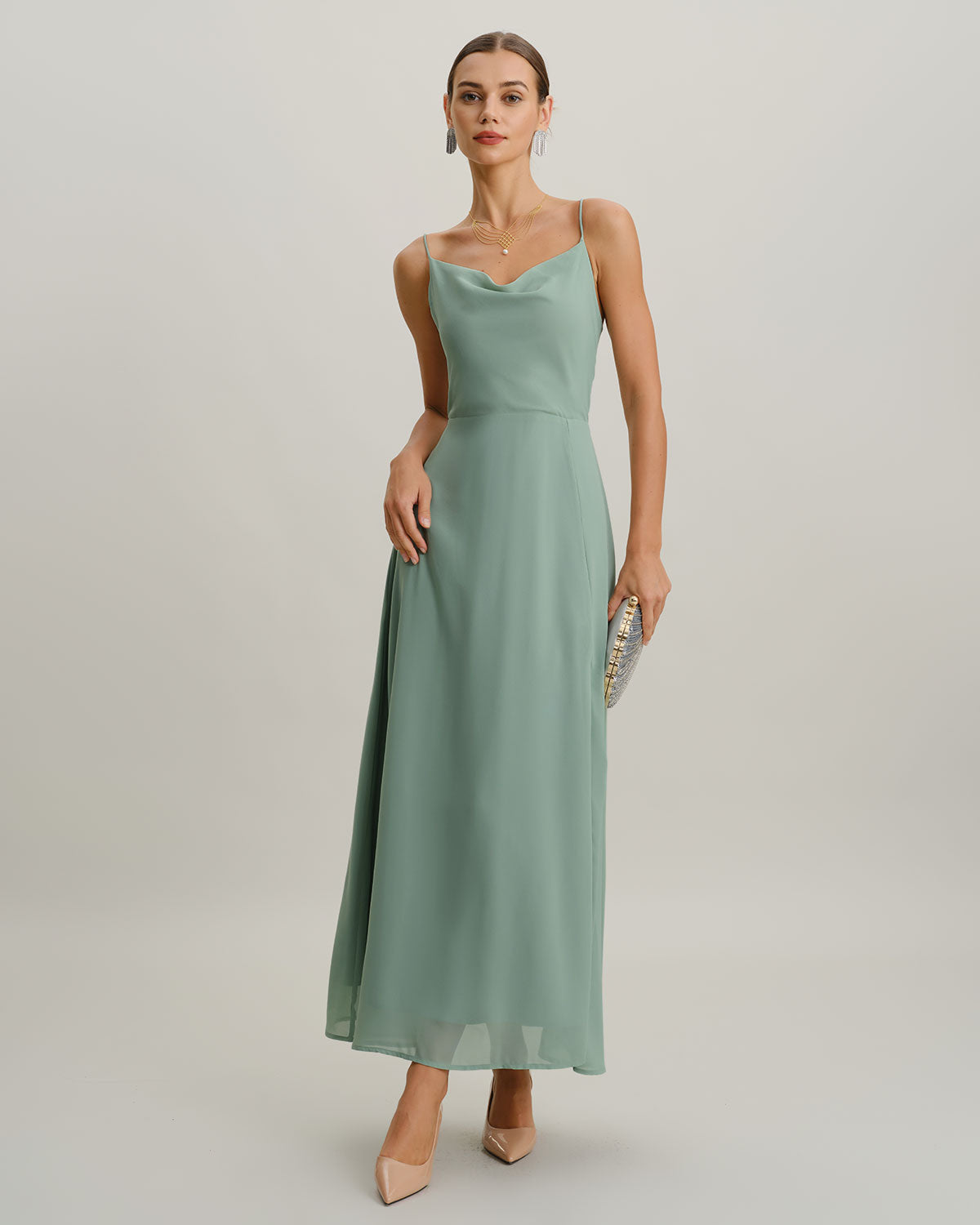 Vestido longo slip verde com corte A e costas à mostra